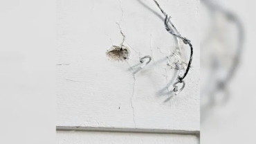 Balearon el frente de una casa cerca del Coloso