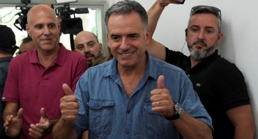 Elecciones en Uruguay: Yamandú Orsi se impuso el balotaje y será el nuevo presidente