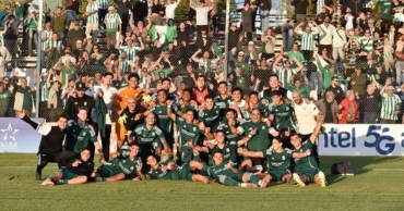Campeón en un micro: Racing de Montevideo se quedó con el titulo del Apertura uruguayo