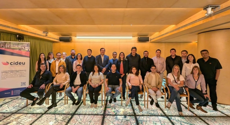 Funes en el Escenario Internacional: El Intendente Santacroce Lleva a Barcelona la Visión de una Ciudad Segura, Verde y Sostenible