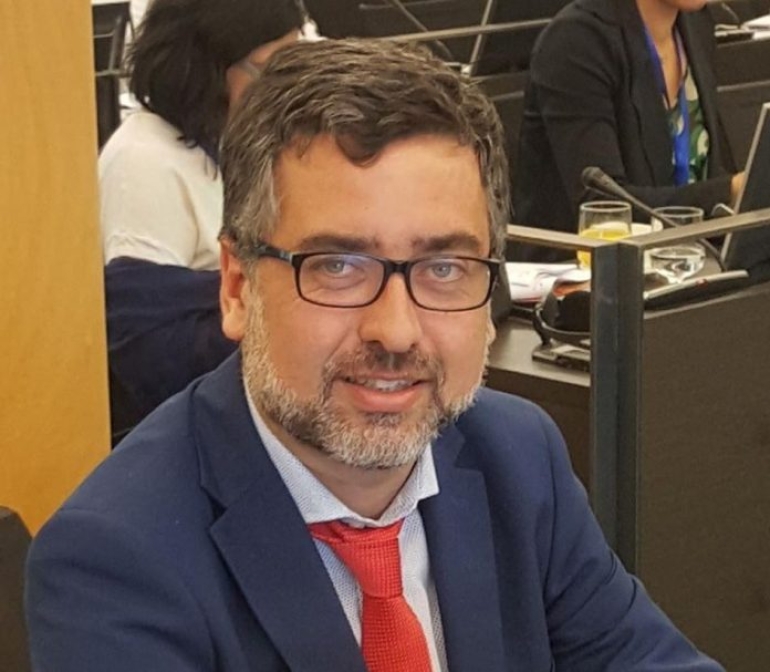 Tribunal revoca sentencia y condena a exdirector de Turismo por daño moral