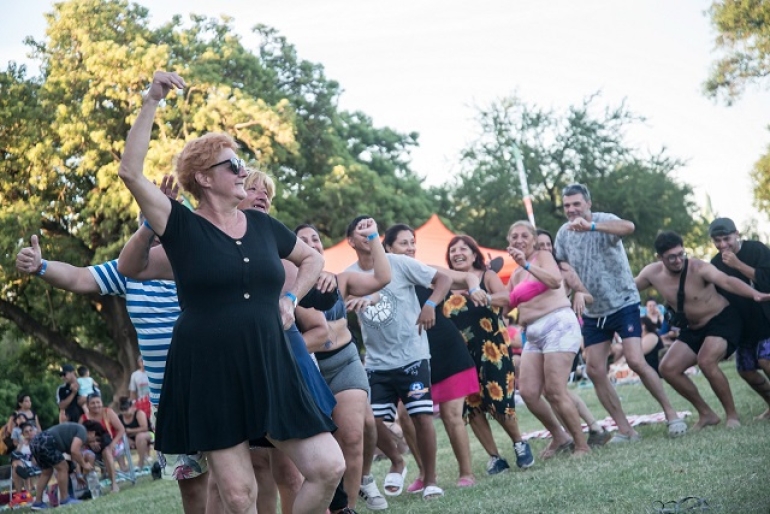 EN ESTA TEMPORADA DE VERANO, EL PARQUE REGIONAL DE VILLA GOBERNADOR GÁLVEZ SE AFIANZA COMO PUNTO DE ENCUENTRO PARA VECINOS DE TODA LA REGIÓN