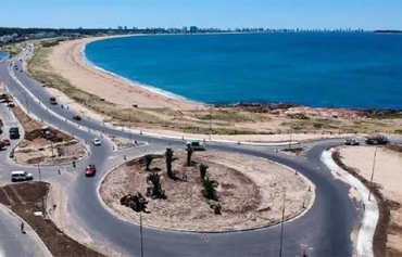 Una propuesta para impulsar un tranvía en Punta del Este y aliviar el tráfico en temporada