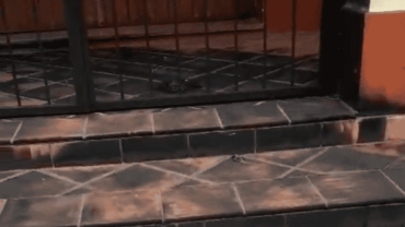 Mensaje con fuego frente a la Capilla del Padre Ignacio