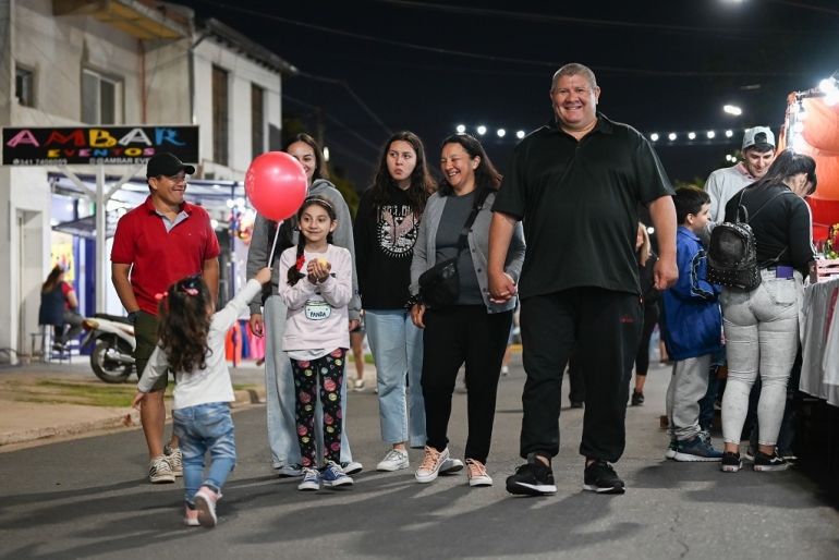 SE LLEVÓ ADELANTE LA “NOCHE DE PEATONAL” EN CALLE MITRE CON GRAN AFLUENCIA DE VECINOS