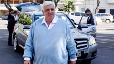 La familia del empresario argentino Alberto Samid pide por un avión sanitario para trasladarlo