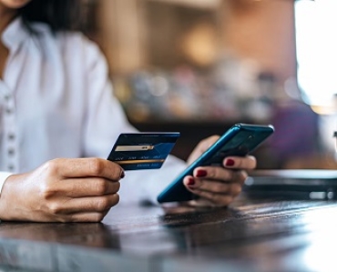 Alerta por consumos duplicados en tarjetas de crédito. Qué debe hacer el usuario