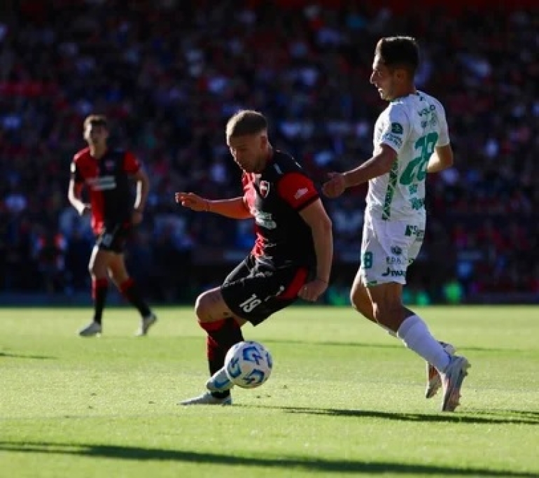 Newell's y Sarmiento igualaron en el Coloso