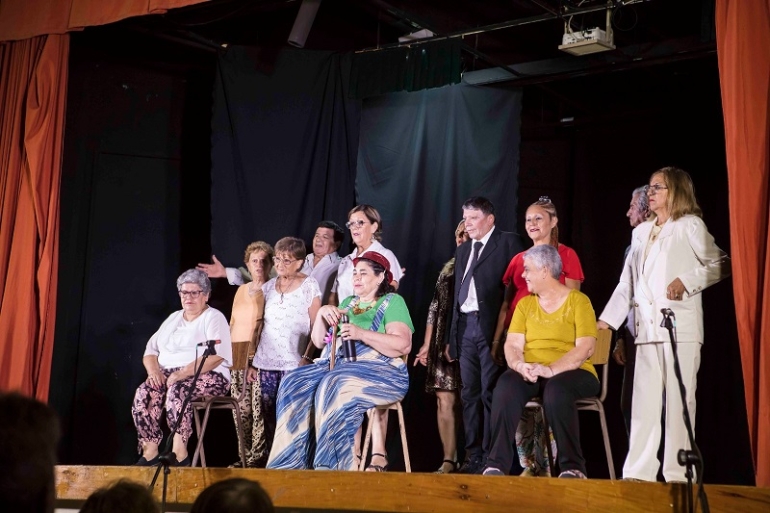 ADULTOS MAYORES PRESENTARON LA OBRA TEATRAL “VARIETTE DE MAMÁS”