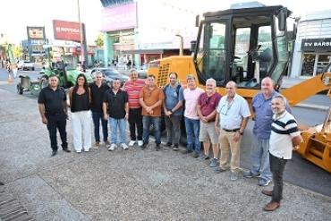 LA MUNICIPALIDAD INCORPORÓ UN TRACTOR Y UNA MOTONIVELADORA INVIRTIENDO MÁS DE 250 MILLONES DE PESOS