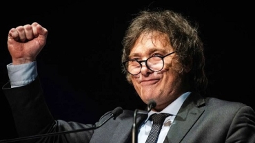 Milei celebró el dato de inflación mayorista de diciembre y mandó un saludo a "los econochantas"